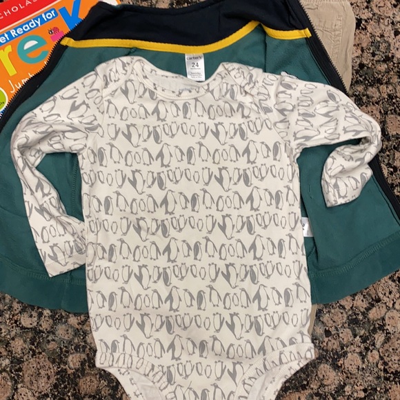Carter’s fleece vest and onesie set penguin print - Picture 9 of 9